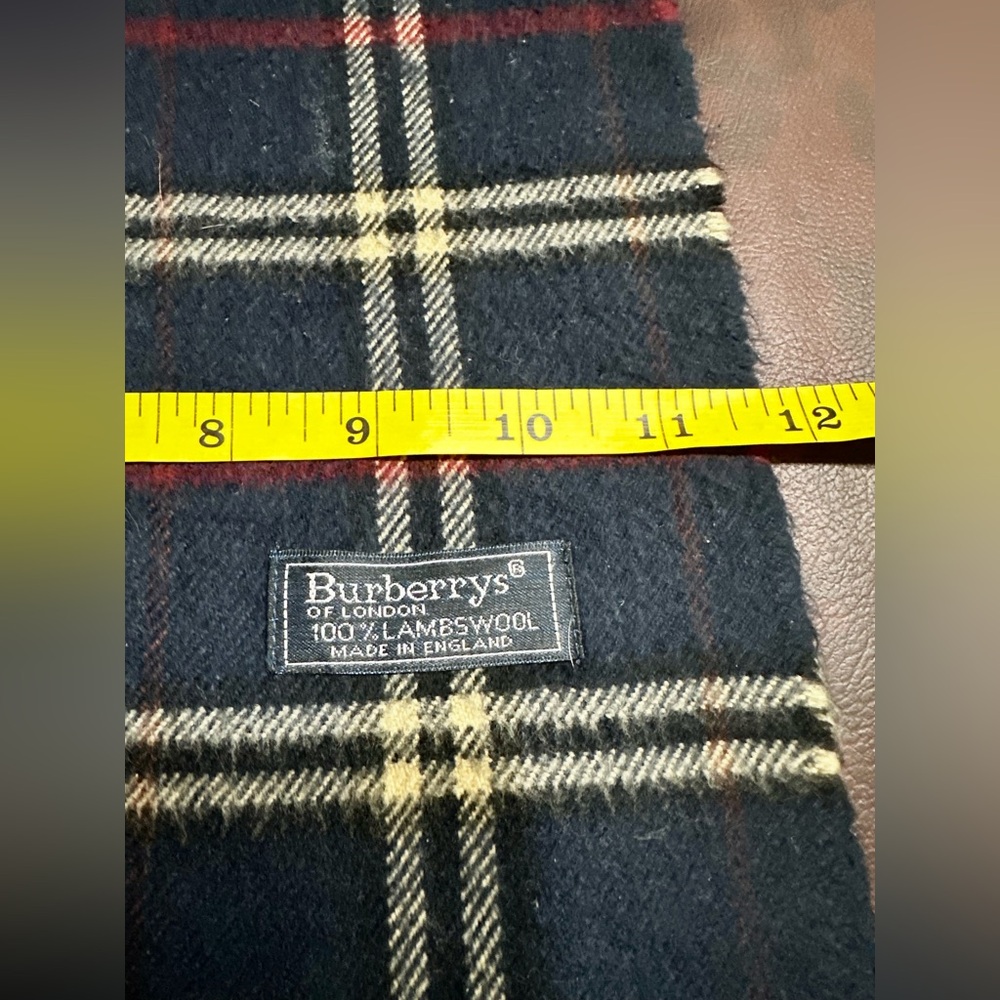 Burberry Vintage Navy, Cream & Red color Nova Check Wool Scarf. Unisex - Picture 7 of 9